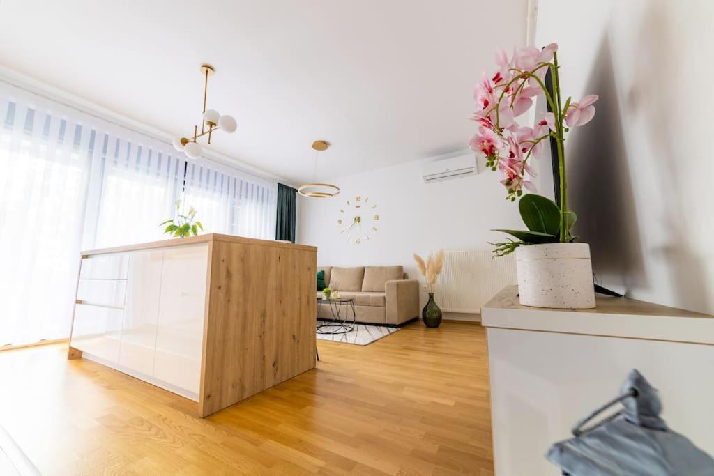 Apartman Lux Self Check-In Virovitica Ngoại thất bức ảnh