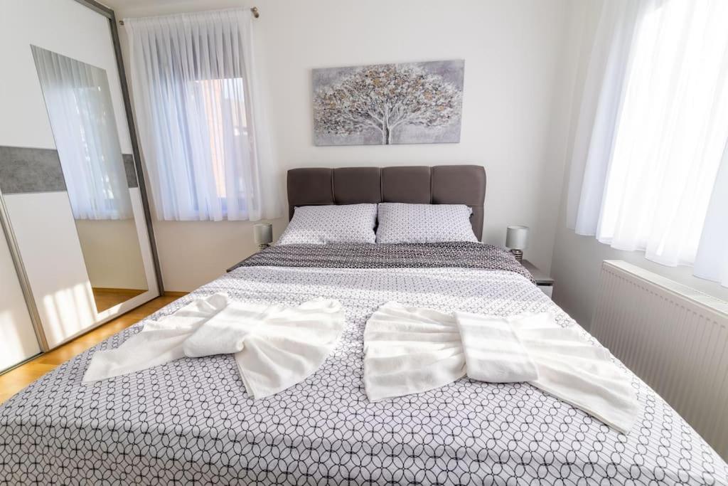 Apartman Lux Self Check-In Virovitica Ngoại thất bức ảnh