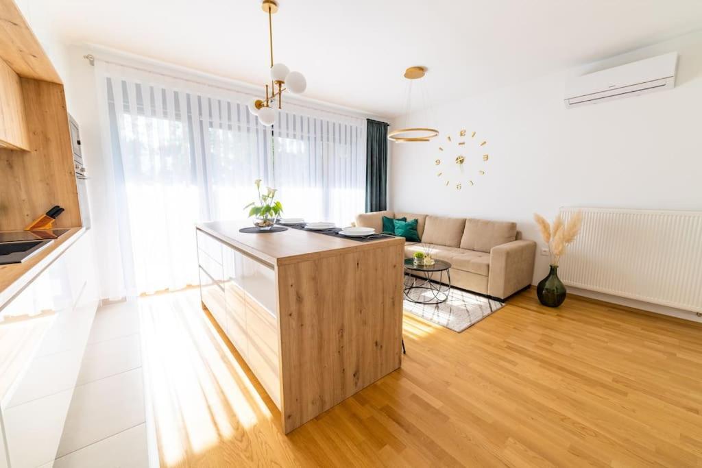 Apartman Lux Self Check-In Virovitica Ngoại thất bức ảnh