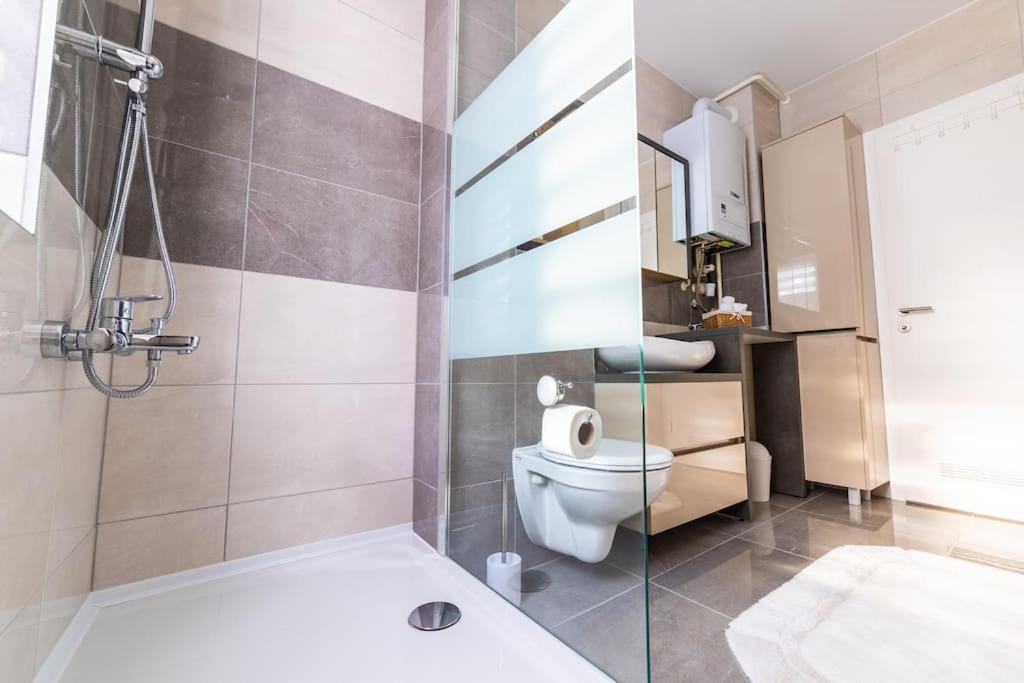 Apartman Lux Self Check-In Virovitica Ngoại thất bức ảnh