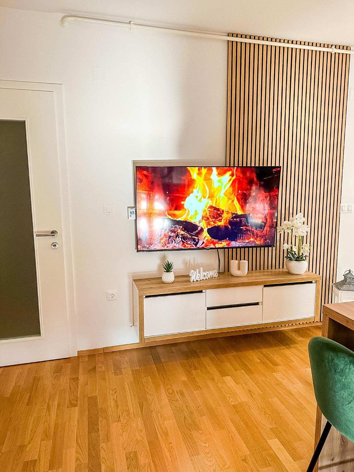 Apartman Lux Self Check-In Virovitica Ngoại thất bức ảnh
