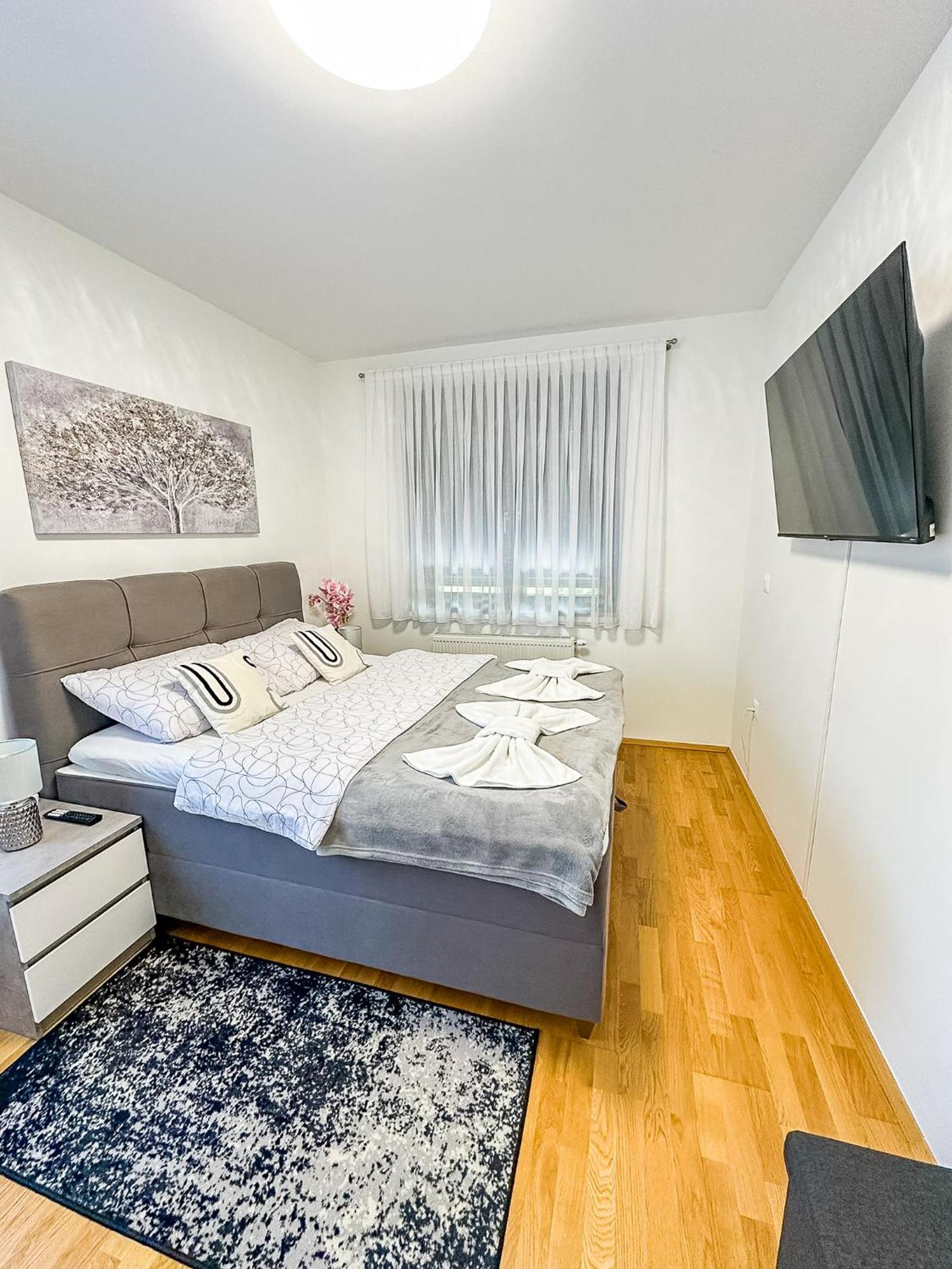Apartman Lux Self Check-In Virovitica Ngoại thất bức ảnh